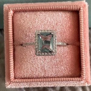 NWOT SIZE 9 Ice blue topaz ring